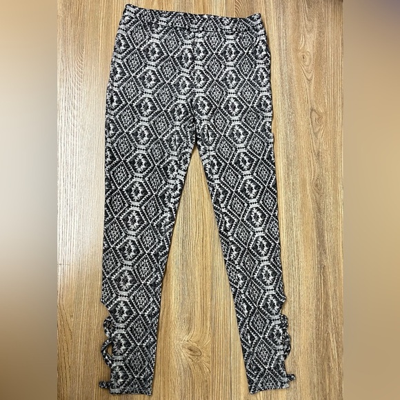 Poof Black and White Patterned Leggings Size M Geometric Print - Picture 1 of 6